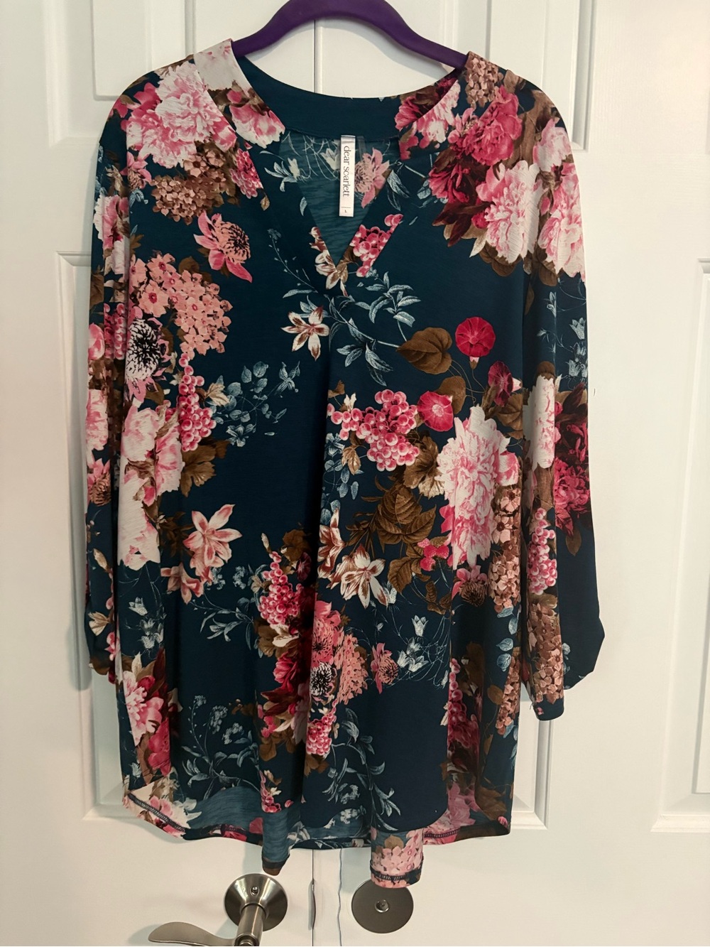 Dear Scarlett Lush Floral V-Neck Women’s Top - Teal with Pink Floral Sz L